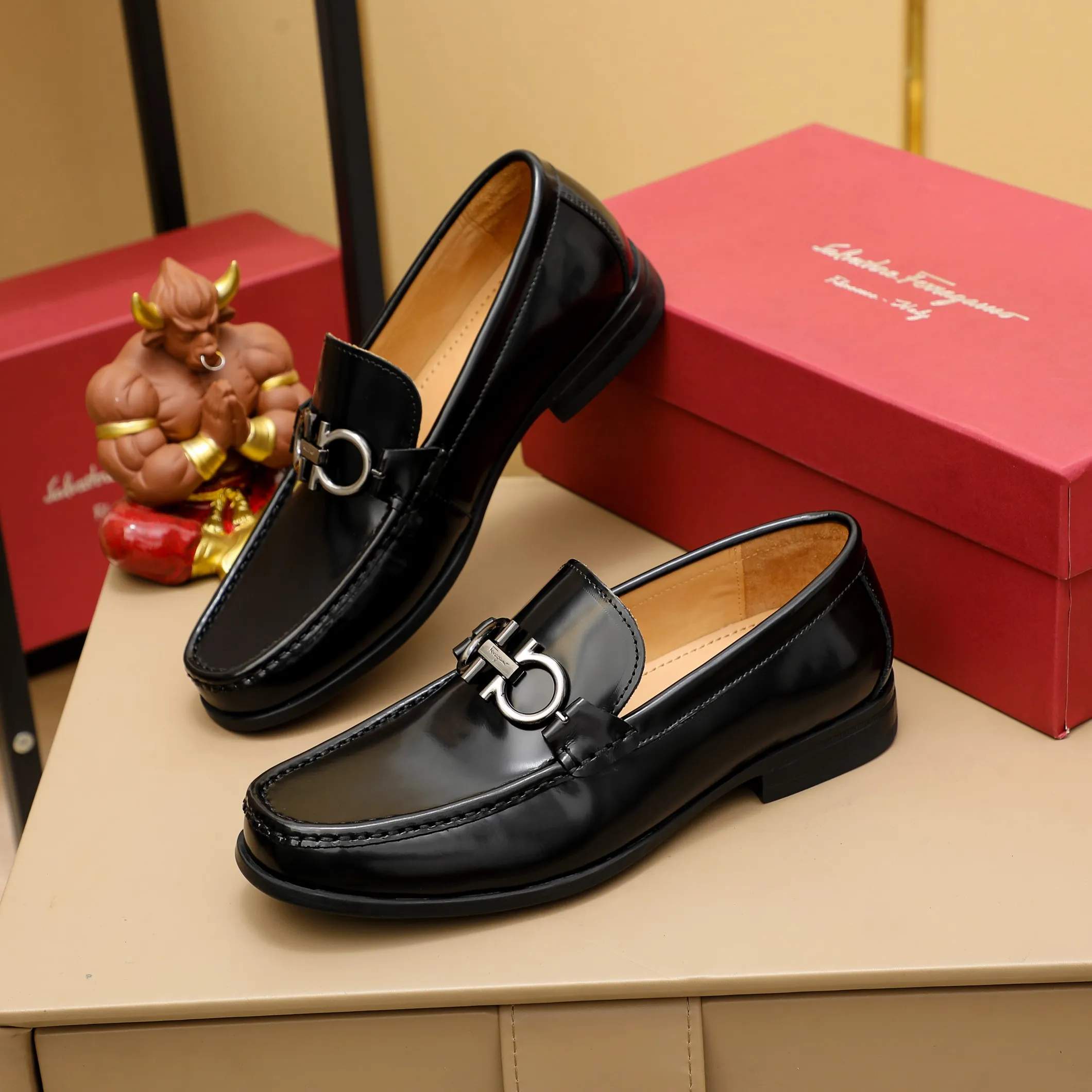Men's clothing and shoes 💰460 🔥Ferragamo's new men's casual slip-on shoes🇨🇳Official website original 1:1 mold opening, original quality💯Fine workmanship, high-end luxury☘The upper is made of imported Italian first-layer cowhide🌴Luxury🐂leather lining🍓Rubber wear-resistant and non-slip outsole, breathable and comfortable to wear🍍The first choice for high-end men, black, size 38-45